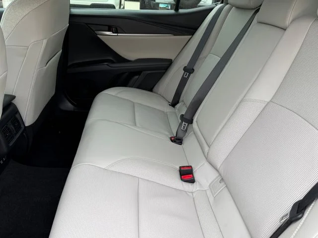 Used 2025  Toyota XLE image 28