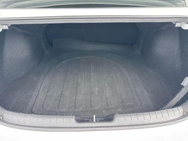 Used 2025 Serenity White Hyundai Limited image 8