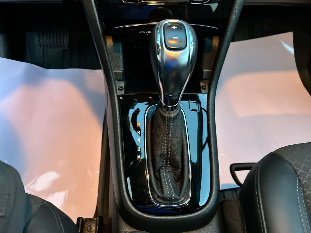 Used 2020 Silver Buick Preferred image 19