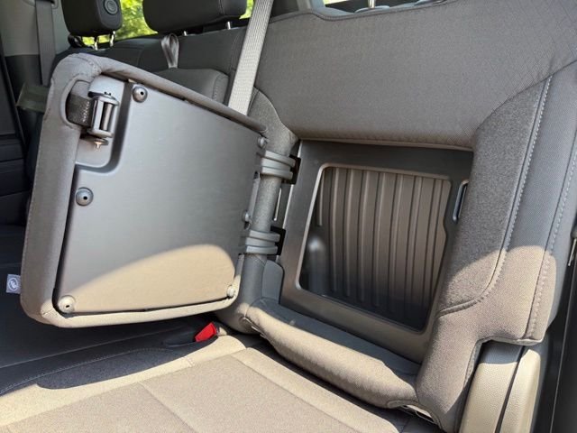 Used 2024 White GMC Elevation image 22
