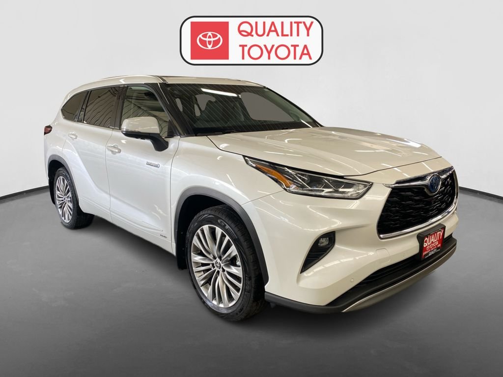 Used 2021 Toyota Highlander Platinum with VIN 5TDEBRCH8MS056261 for sale in Fergus Falls, Minnesota