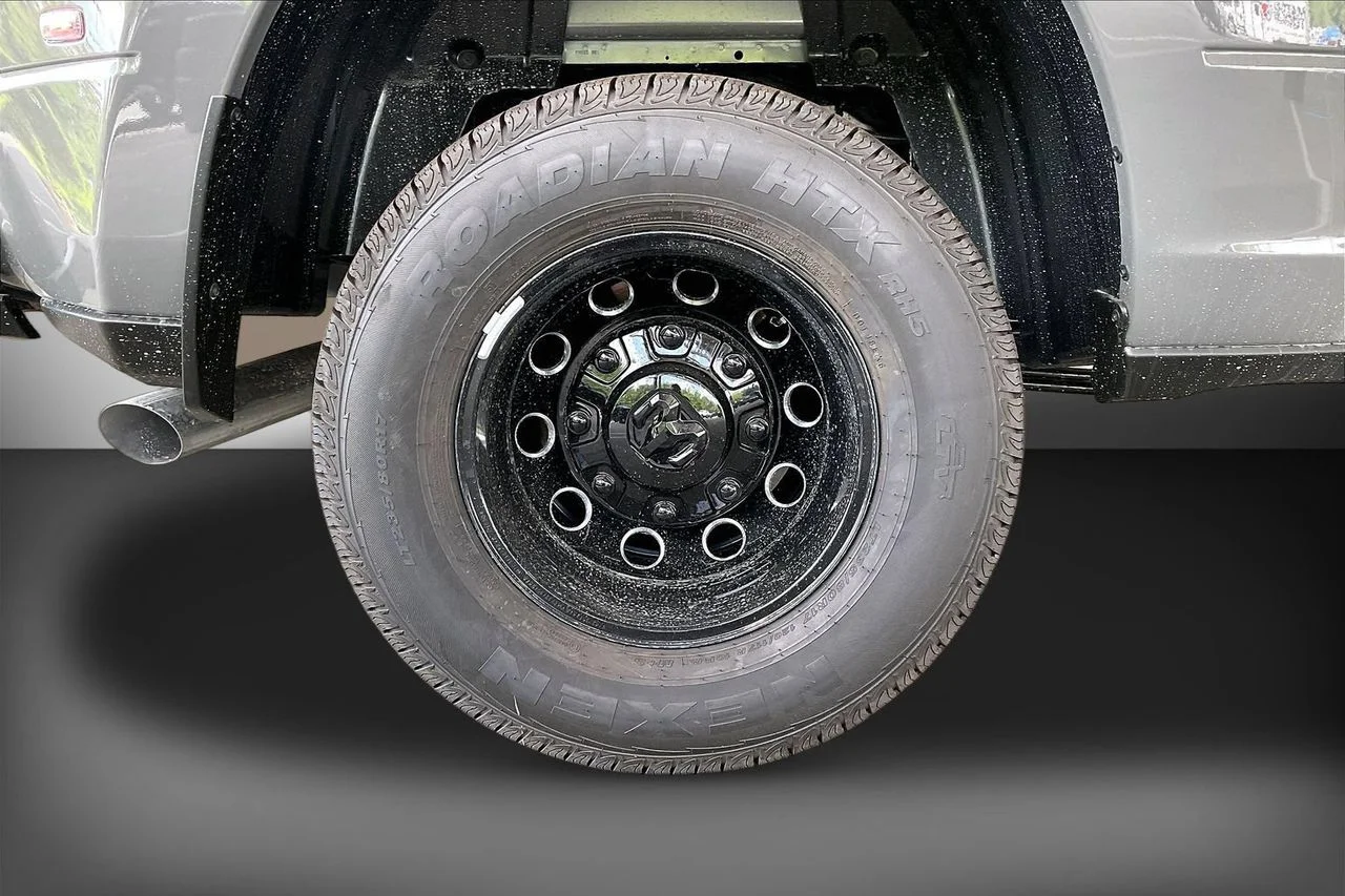 New 2026 Ceramic Gray Clear-Coat Exterior Paint RAM Laramie image 35