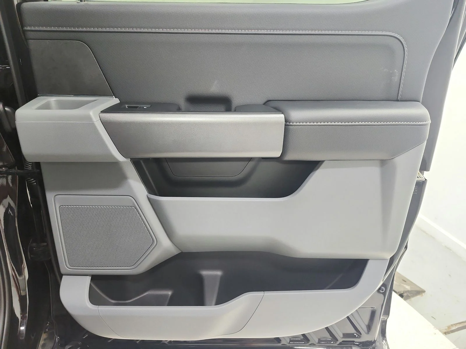 New 2026 Agate Black Metallic Ford XLT image 41