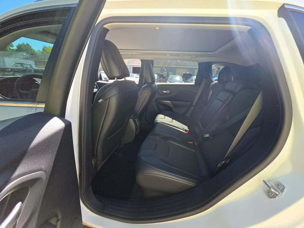 Used 2019 White Jeep Limited image 6