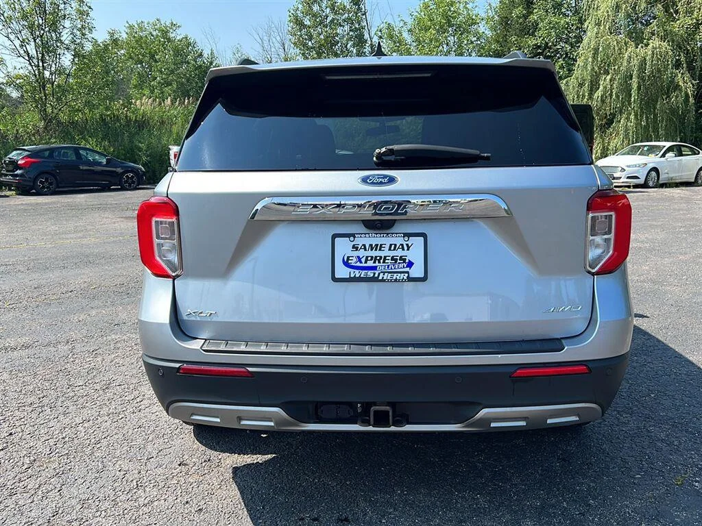 Used 2023 Iconic Silver Ford XLT image 23