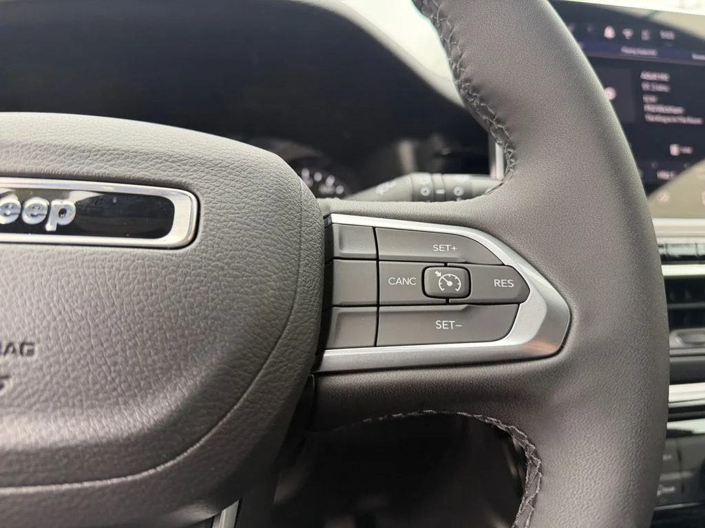 New 2026 White Jeep Latitude image 25