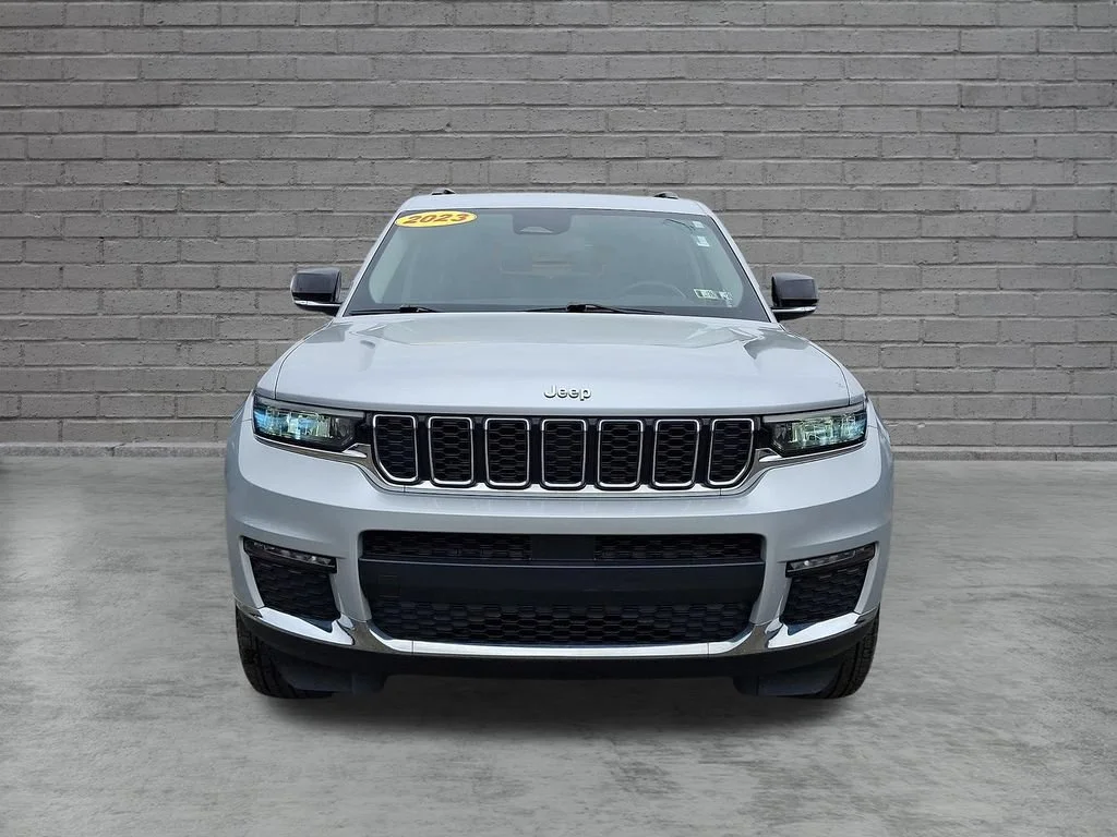 Used 2023 Silver Zynith Jeep Limited image 4