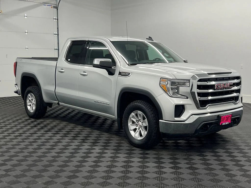 Used 2019 Quicksilver Metallic GMC SLE image 6
