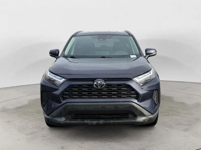 Used 2024  Toyota XLE image 2
