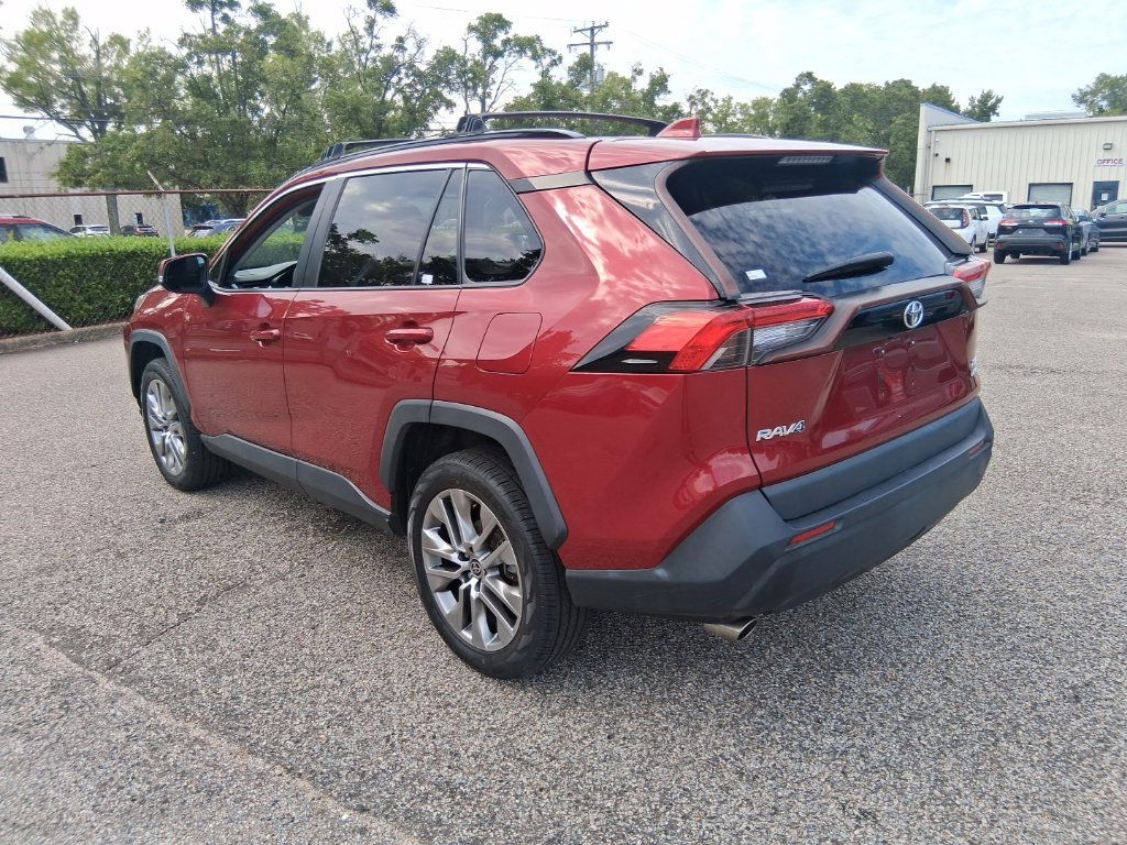 Used 2022 Red Toyota XLE Premium image 7