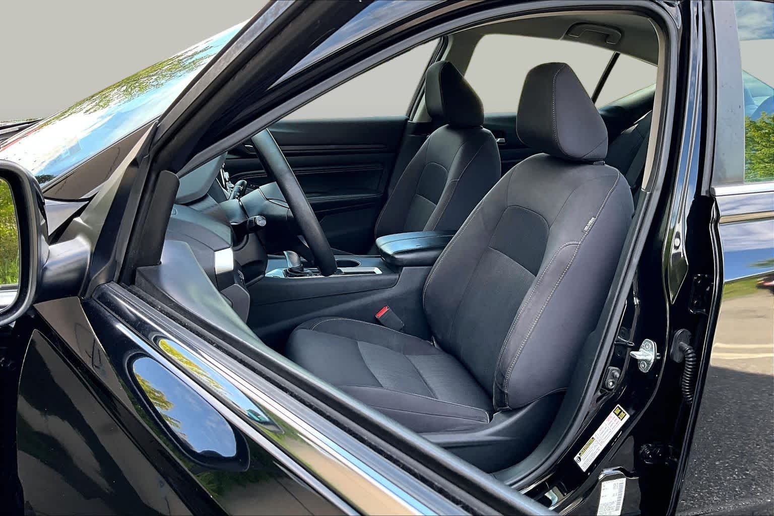 Used 2019 Super Black Nissan 2.5 S image 9
