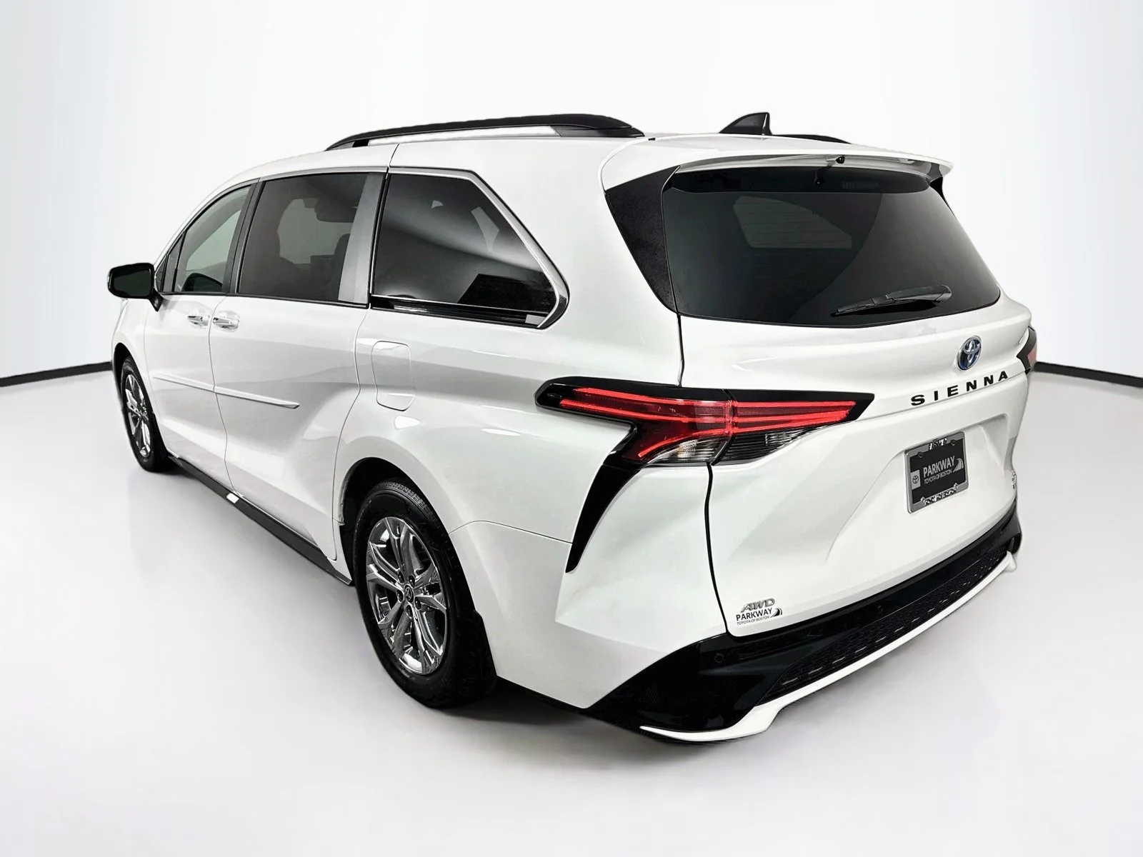 Used 2022 White Toyota XSE image 5