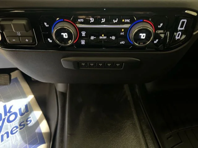 Used 2025 Summit White Chevrolet LT image 17