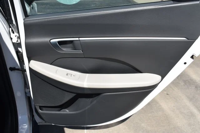 Used 2024 White Hyundai SEL image 14