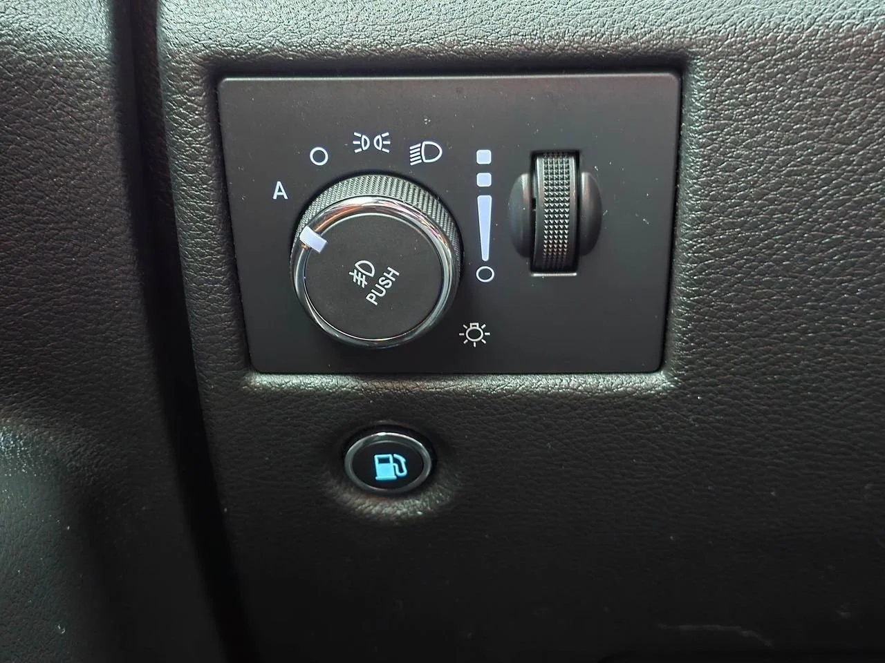 Used 2017 Black Jeep Summit 4x4 image 23