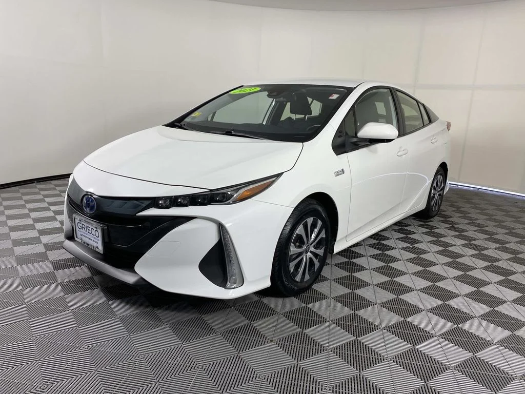 Used 2021 White Toyota LE image 4