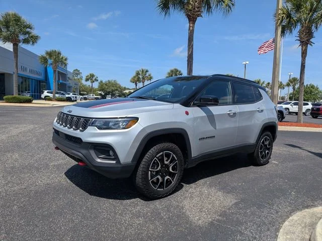 Used 2025 Silver Jeep Trailhawk image 7