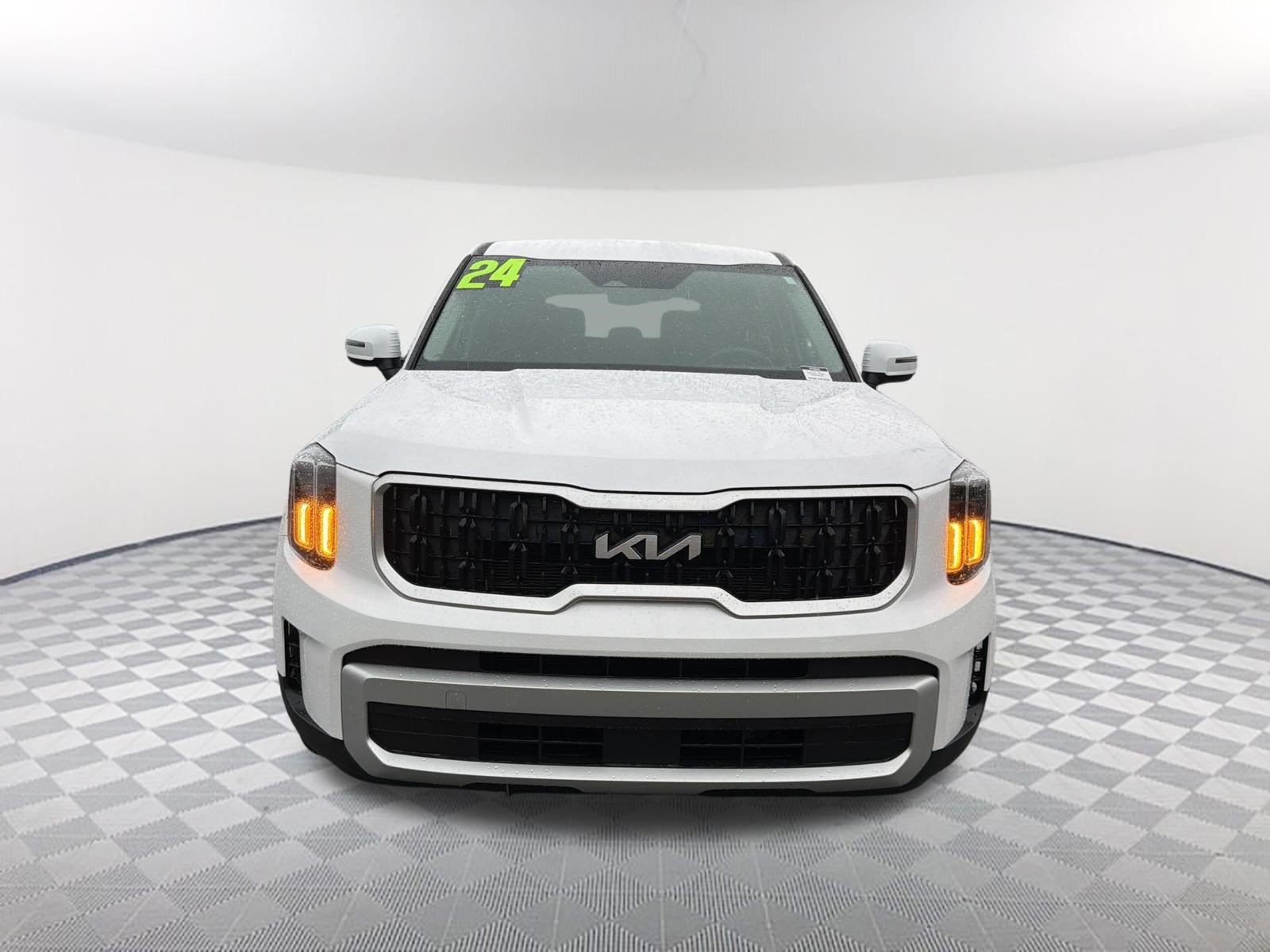 Used 2024 Glacial White Pearl Kia LX image 2