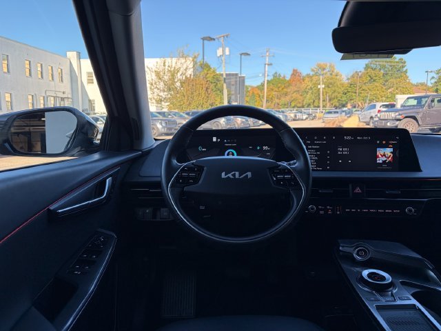 Certified Used 2024 Snow White Pearl Kia Light image 16