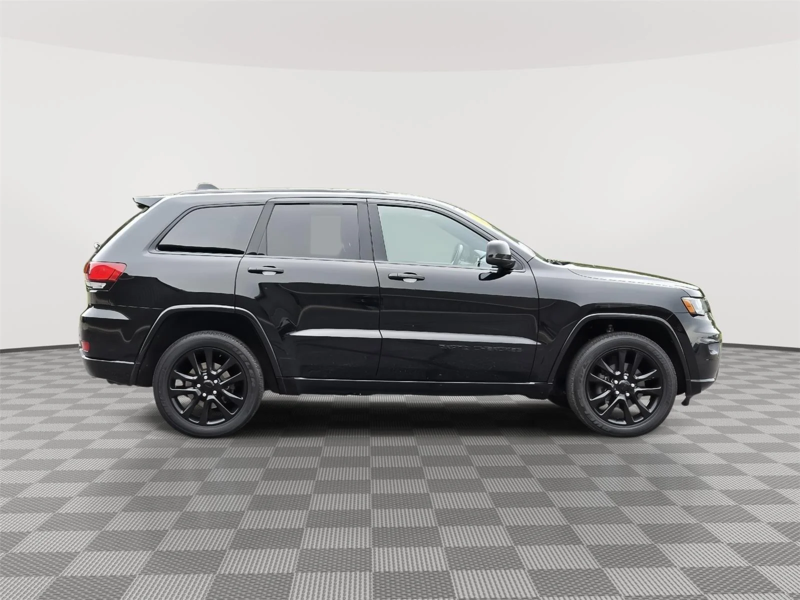 Certified Used 2019 Diamond Black Crystal Pearlcoat Jeep Altitude image 9