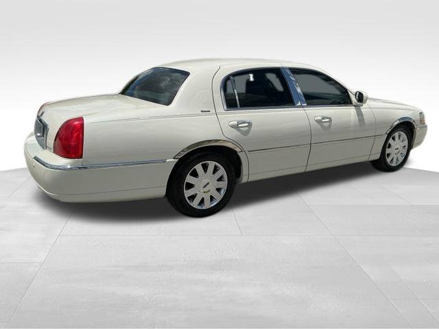 Used 2004  Lincoln Ultimate image 4