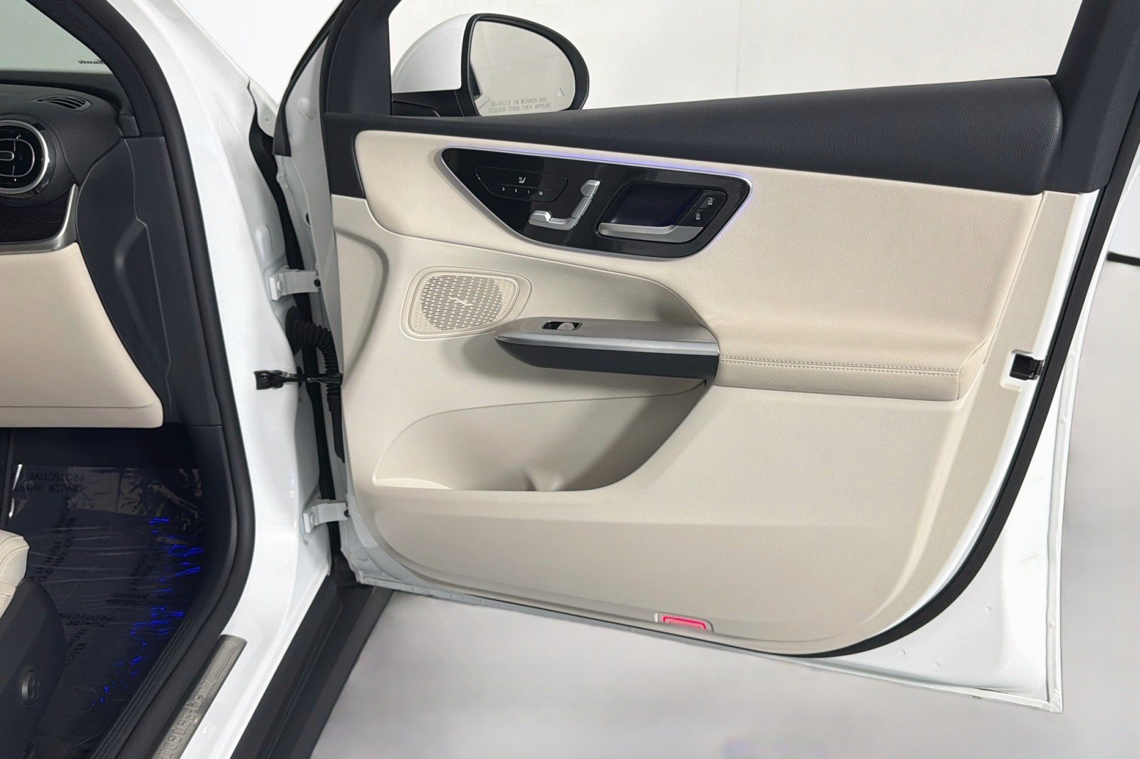 Certified Used 2025 Polar White Mercedes-Benz GLC 300 image 26