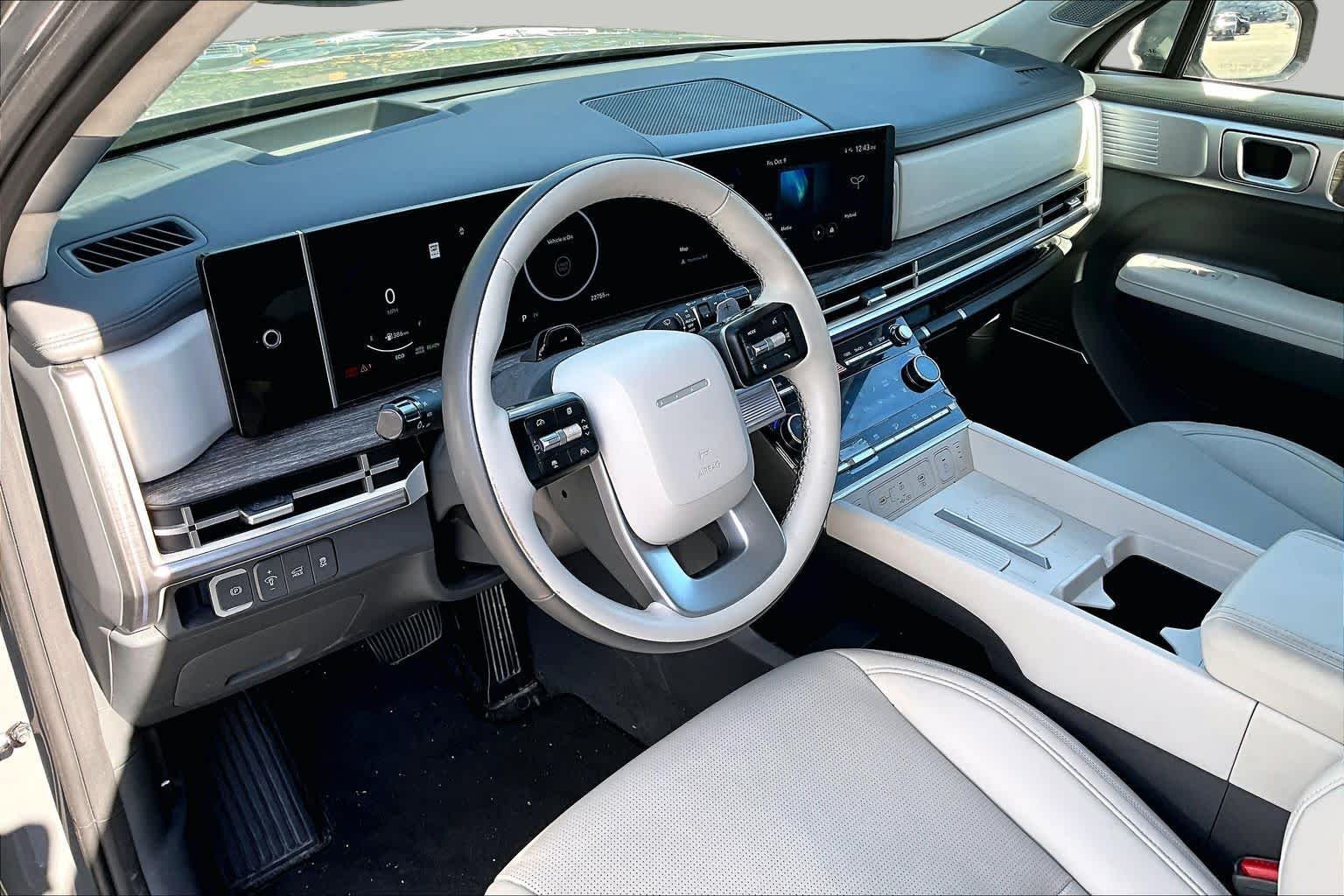 Used 2025 Hampton Gray Hyundai Calligraphy image 17