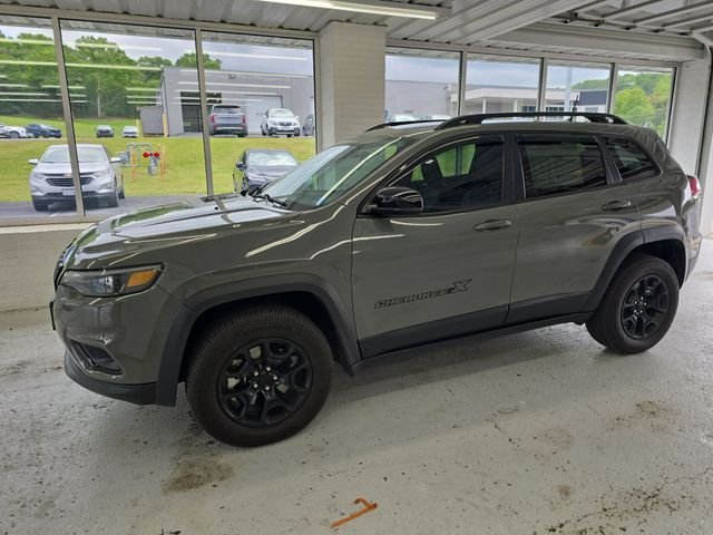 Used 2022 Gray Jeep X image 2