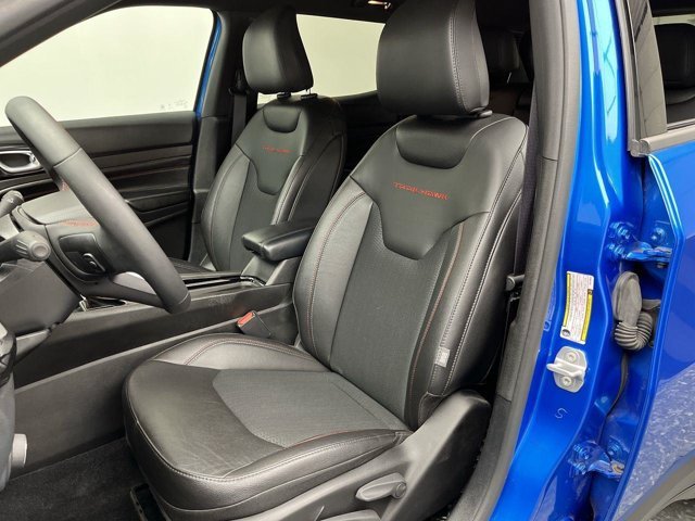 Used 2025 Hydro Blue Pearlcoat Jeep Trailhawk image 8