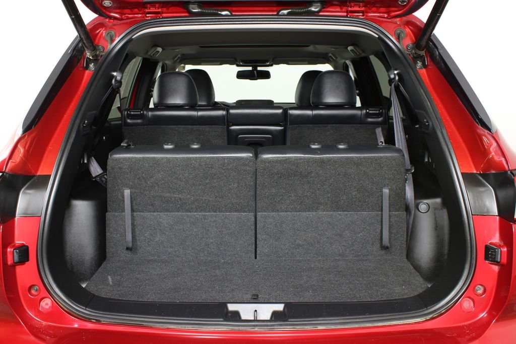 Used 2024 Red Mitsubishi SE image 9