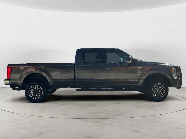 Used 2017 Magnetic Ford Lariat image 4