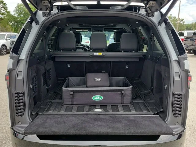 Used 2023 White Land Rover Metropolitan Edition image 11