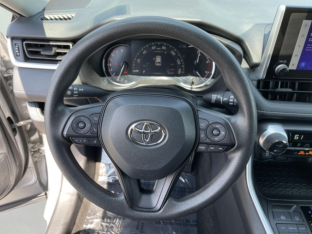 2024 Toyota RAV4 XLE - Photo 23