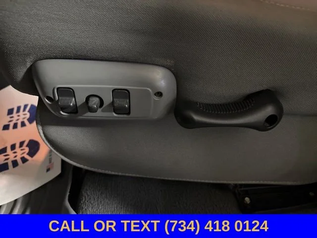 Used 2006 Brilliant Black Crystal Pearl Dodge SLT image 12