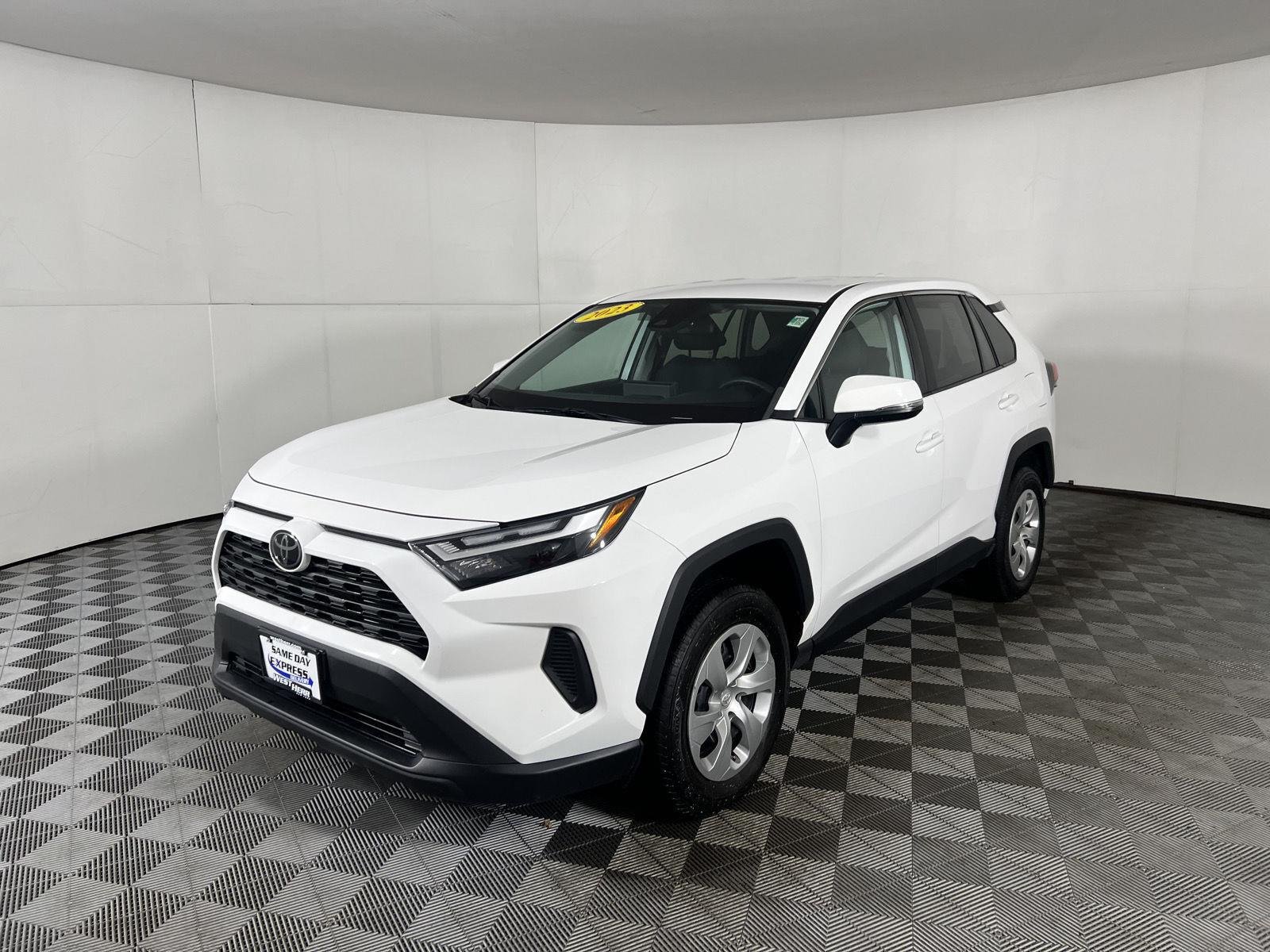 Used 2023 Ice Cap Toyota LE image 4