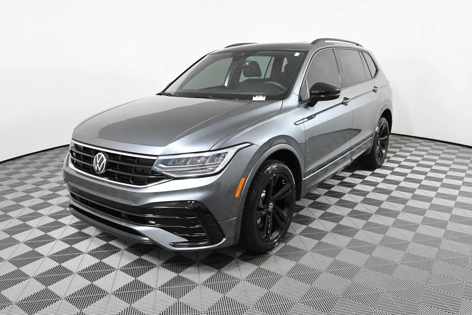 Certified Used 2023  VOLKSWAGEN SE image 2