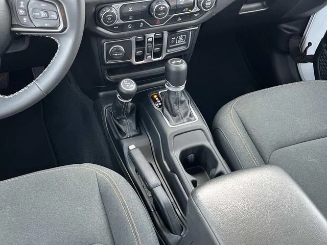 Used 2025 White Jeep Sport S image 14