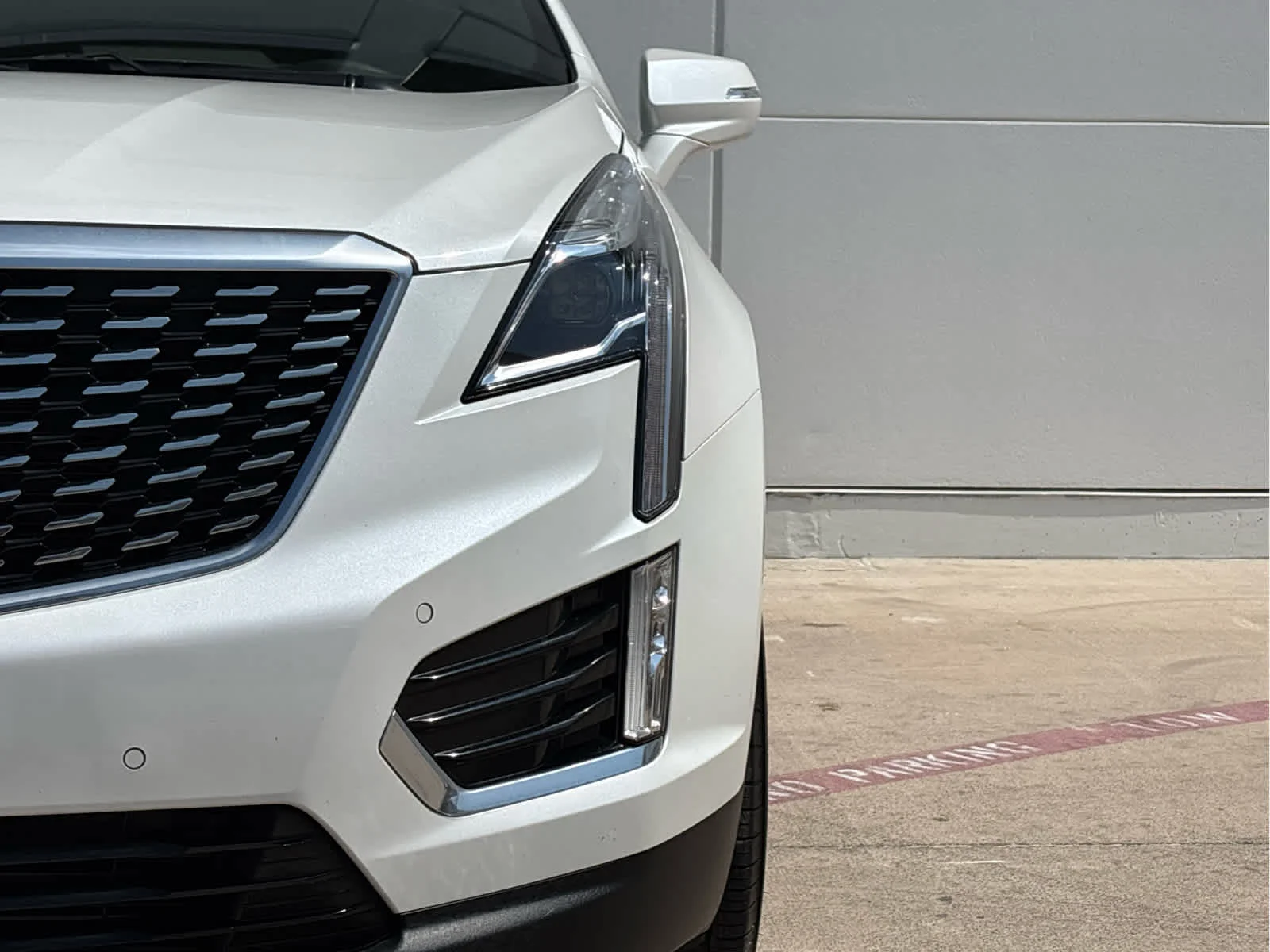 Certified Used 2022 Crystal White Tricoat Cadillac Luxury image 7