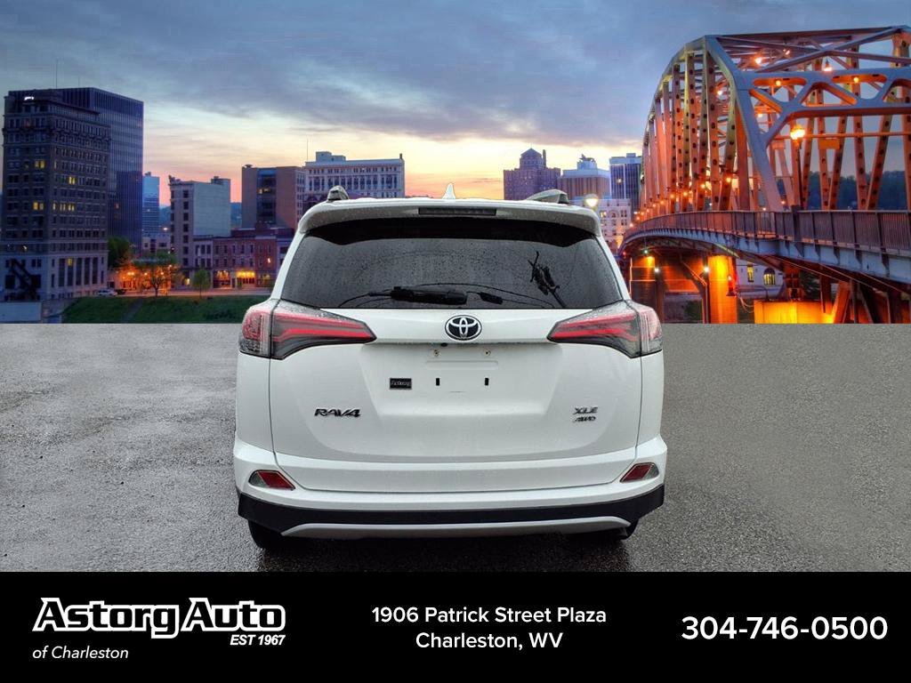 Used 2018 White Toyota XLE image 4