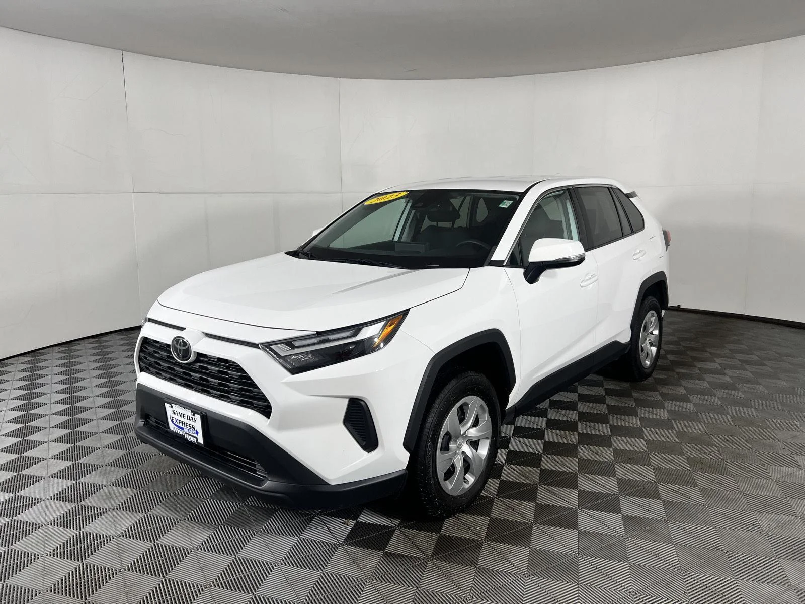 Used 2023 Ice Cap Toyota LE image 4