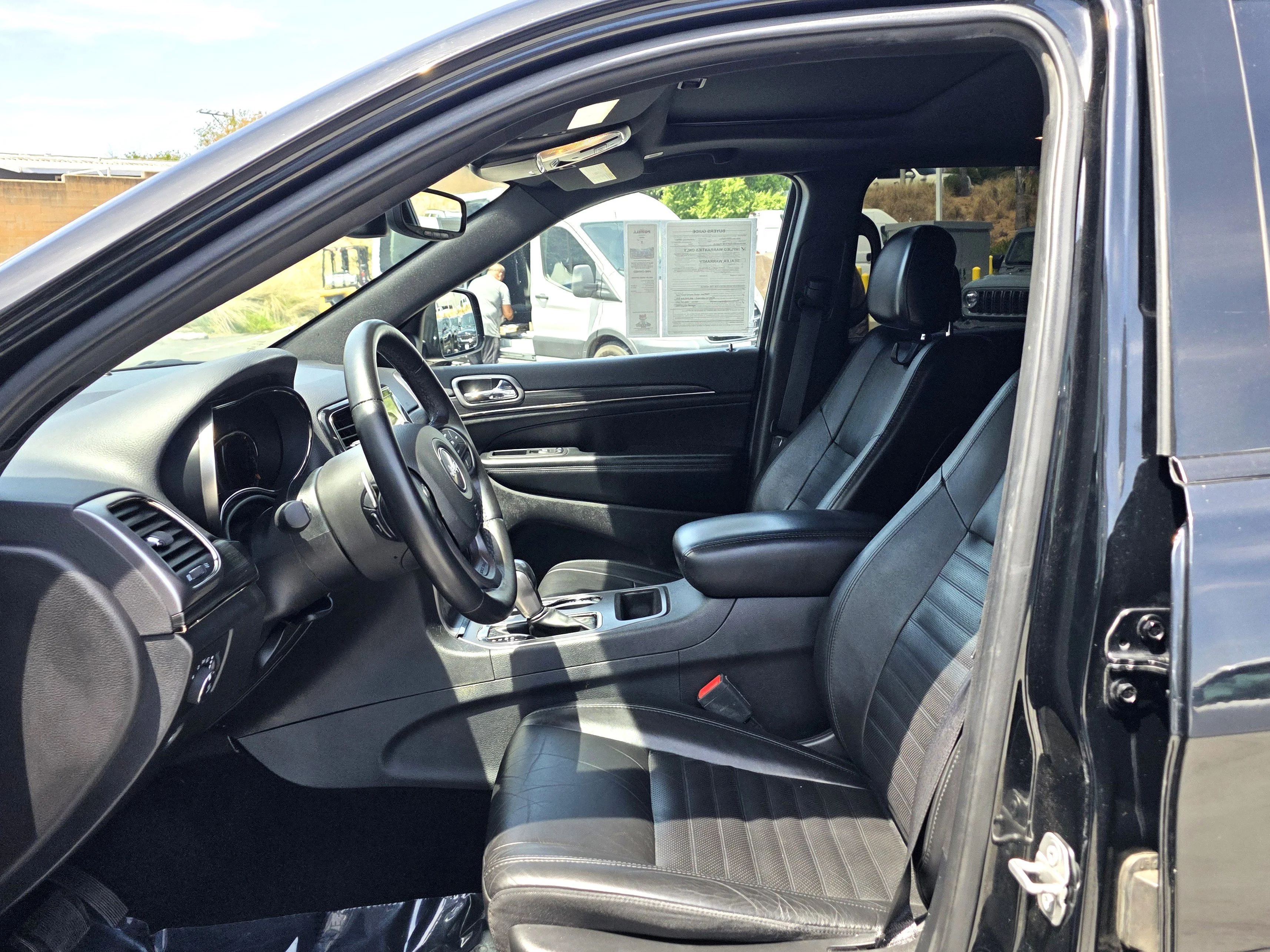 Used 2020 Diamond Black Jeep Limited image 12