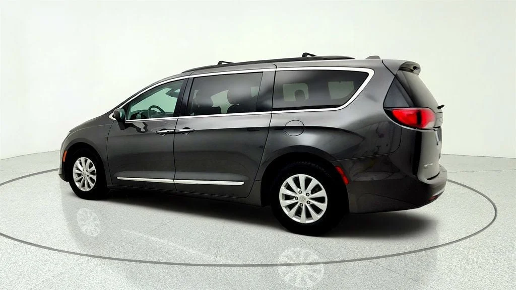 Used 2017 Granite Crystal Metallic Clearcoat Chrysler Touring-L 4dr Wagon 8-Seater w/ SafetyTec & Uconnect 8.4 image 7