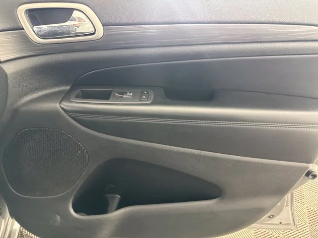 Used 2022 Gray Jeep Laredo X image 21