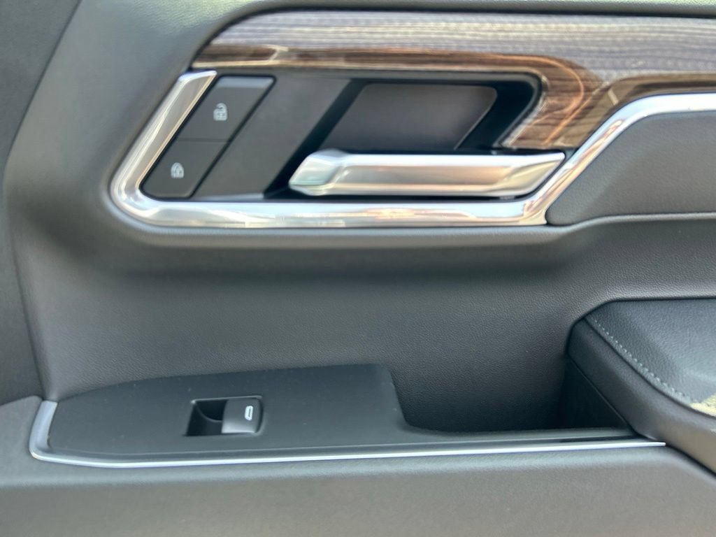New 2026 Summit White Chevrolet LT (2FL) image 21
