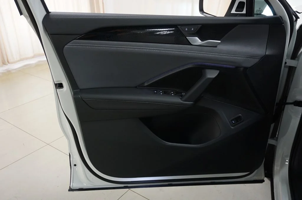 New 2026 White/off-white Volkswagen 2.0T SE image 25