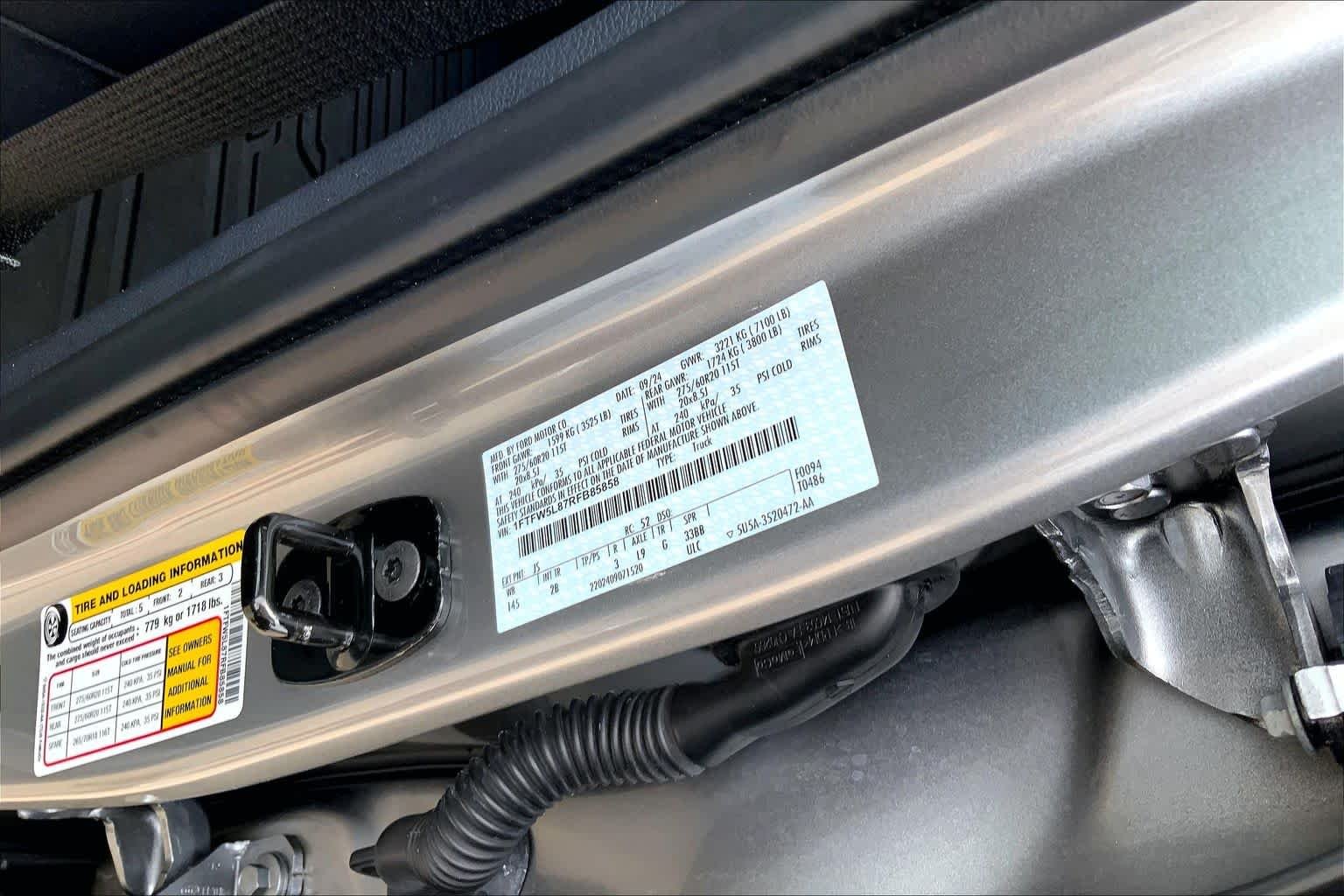Used 2024 Iconic Silver Metallic Ford LARIAT image 33