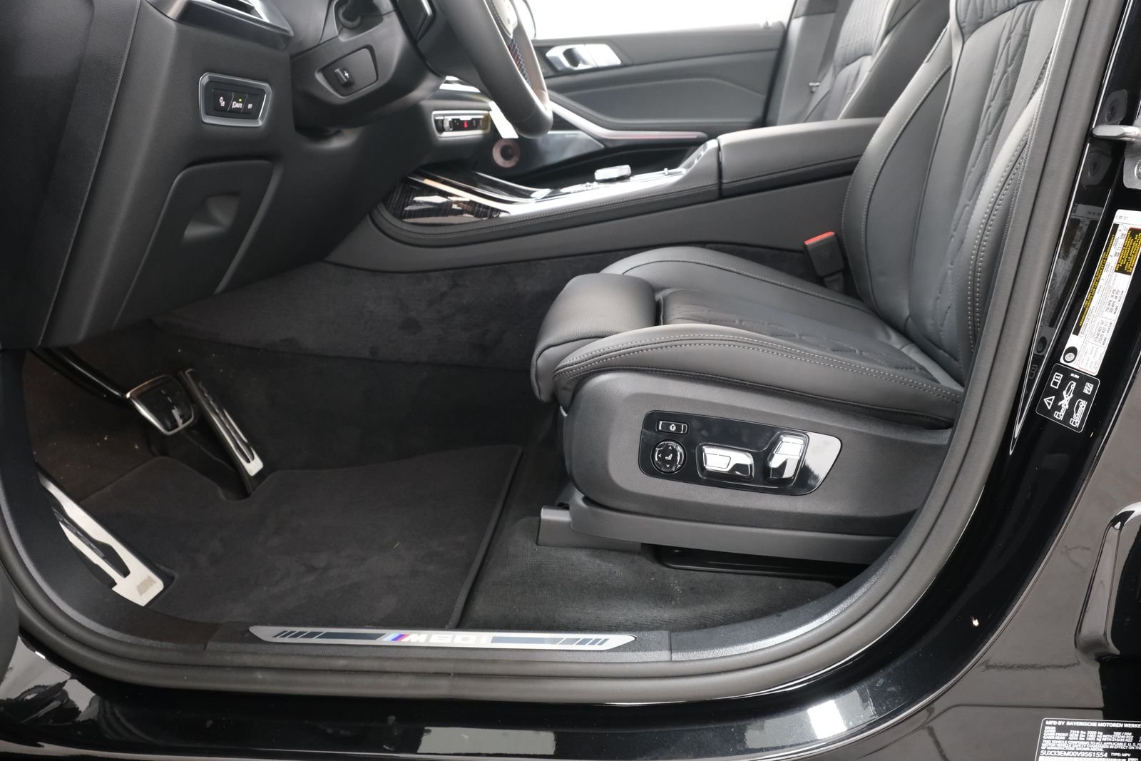New 2027 Black Sapphire Metallic BMW M60i image 31