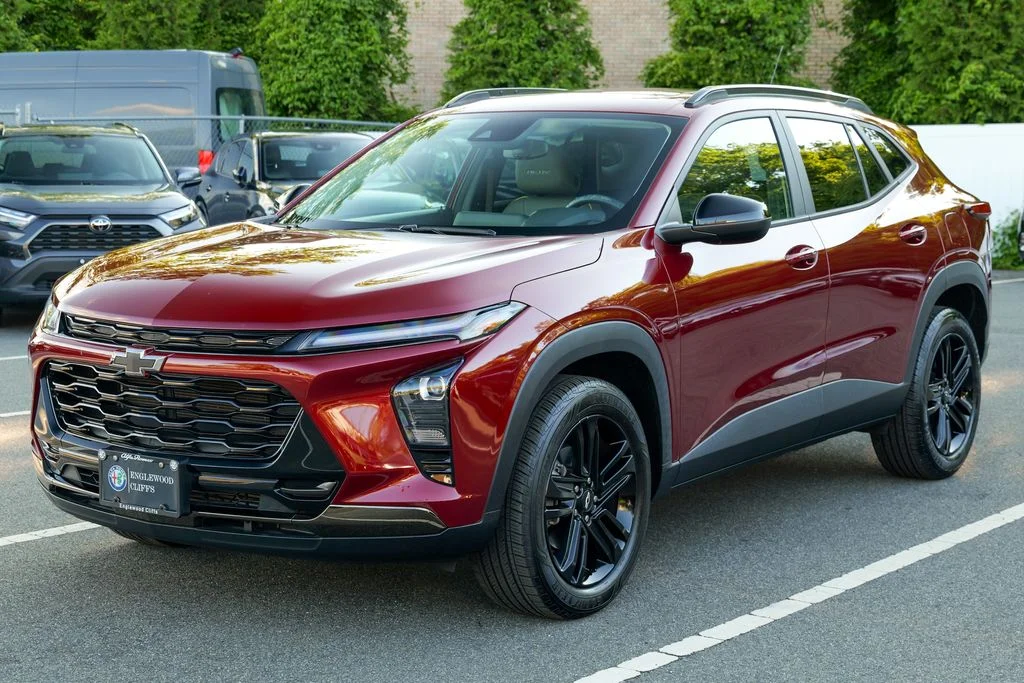 Used 2024 Crimson Metallic Chevrolet ACTIV image 3