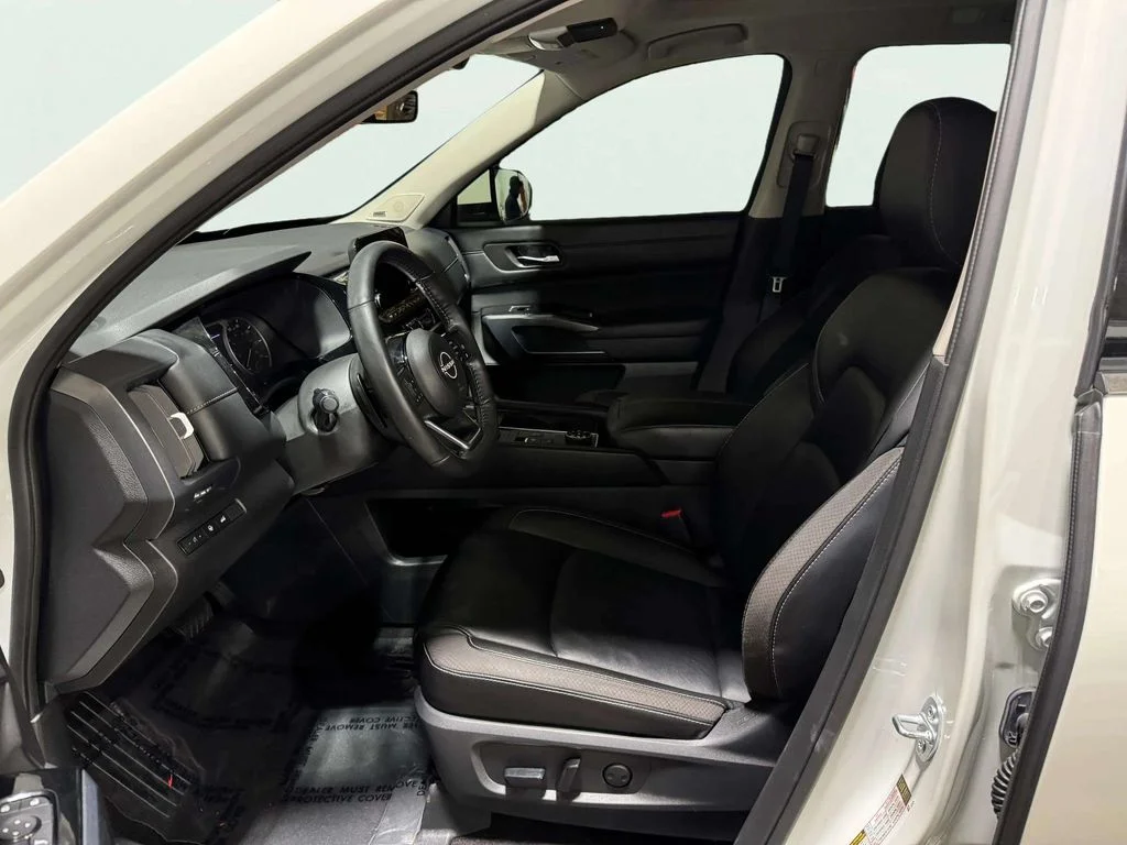 Used 2024 White Nissan SL image 22