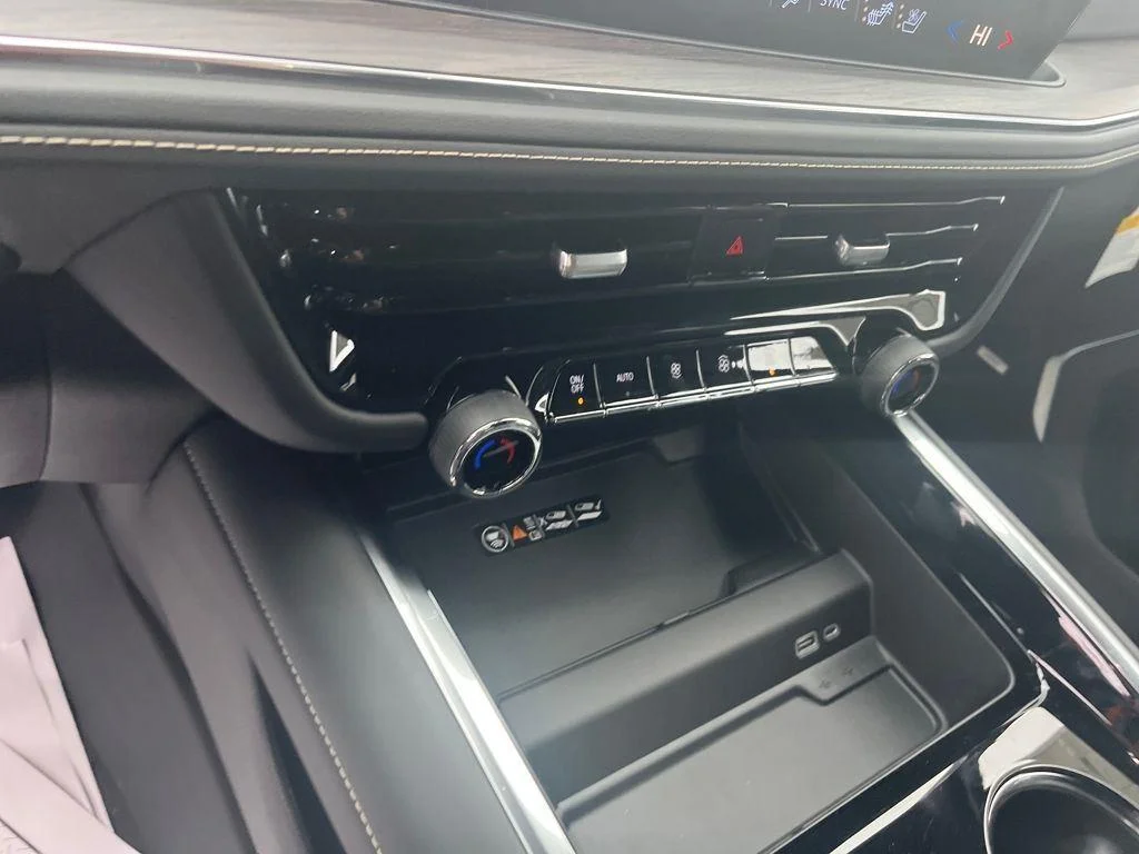 2026 Chevrolet Suburban Premier - Photo 15